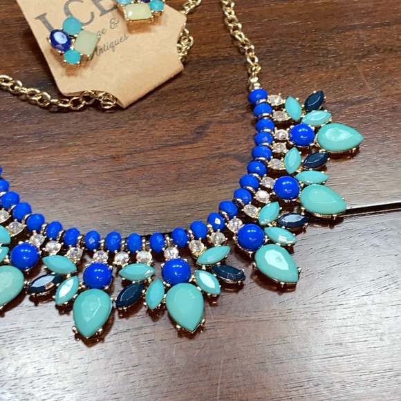 Vintage Sea Foam Green and Blue Chunky Bib Necklace with Matching Earrings - Picture 6 of 6